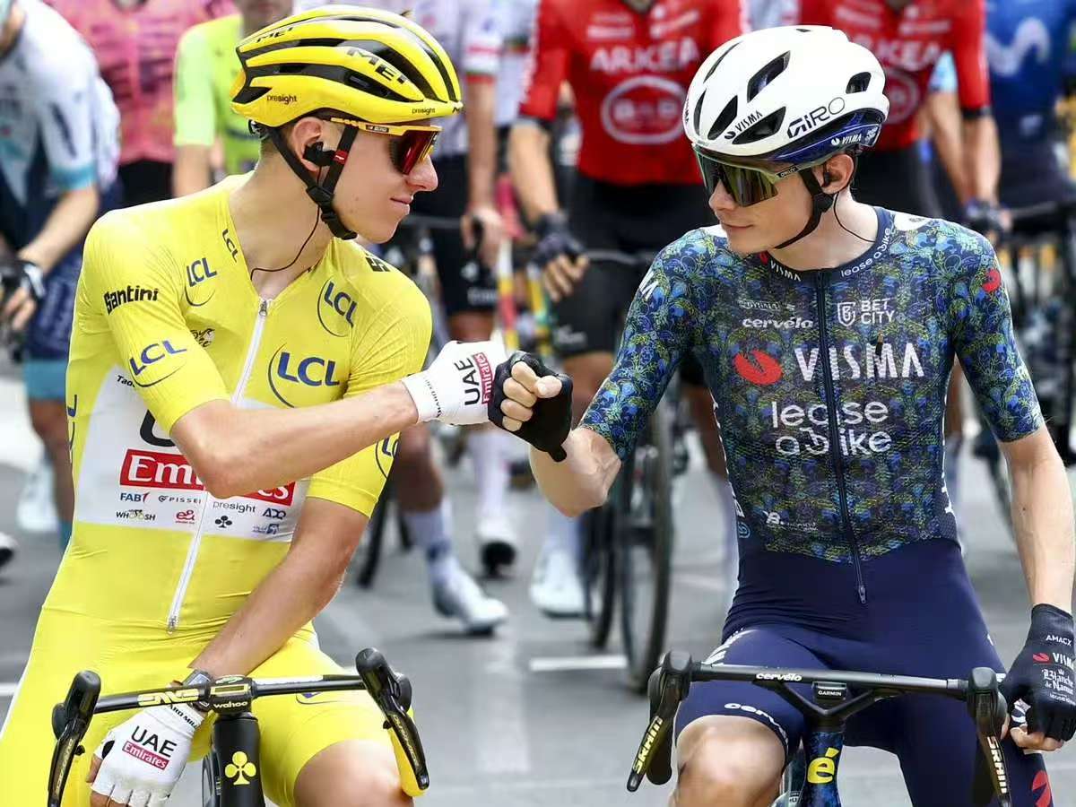 De Tour de France-strijd tussen het UAE-team en het Wisma-team staat op het punt te beginnen.